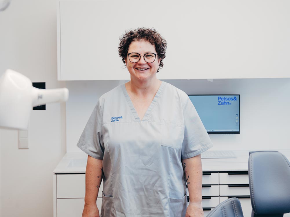 Porträtbild einer zahnmedizinischen Fachangstellten bei Petsos&Zahn in Soest